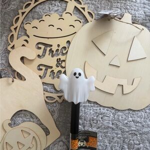 Halloween Wooden Decor and Ghost Pen